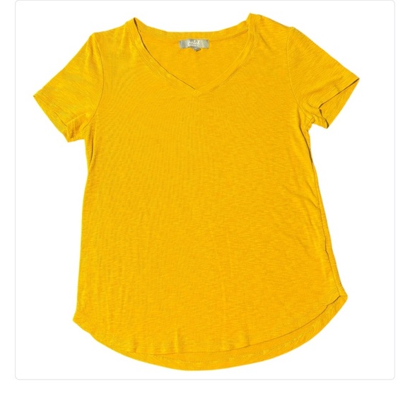 Marled Essentials Mustard Yellow V-Neck Women's Stretch Top SZ S - Picture 1 of 6